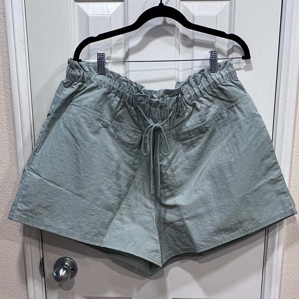 Woolrich High-Waist Drawstring Shorts in Light Sage